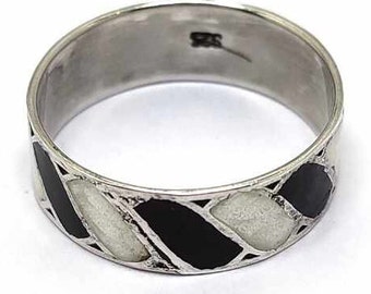 Black and white enamel and 925 silver ring, vintage from the 1980s