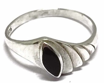 Black onyx ring for women or men, set in 925 silver, vintage ring