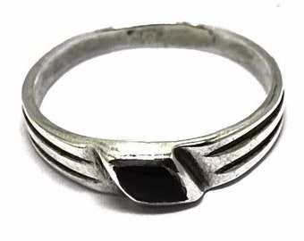 Black onyx ring for women or men, set in 925 silver, vintage ring