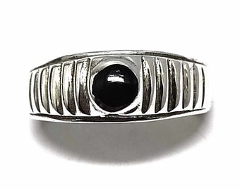 Black onyx ring for women or men, set in 925 silver, vintage ring