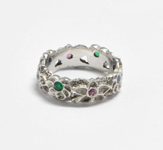Silver woman ring with emeral, sapphire, ruby and zirconium dyoxide