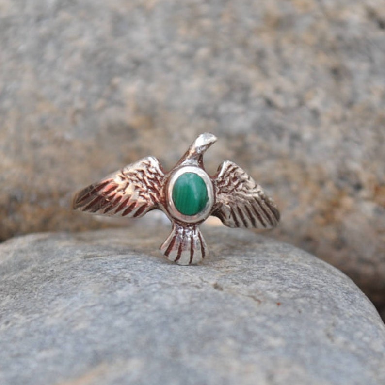 Silver eagle ring and malachite, malachite rings, eagle rings, vintage eagles, eagles jewelry, vintage jewelry, malachite jewelry, vintage image 2