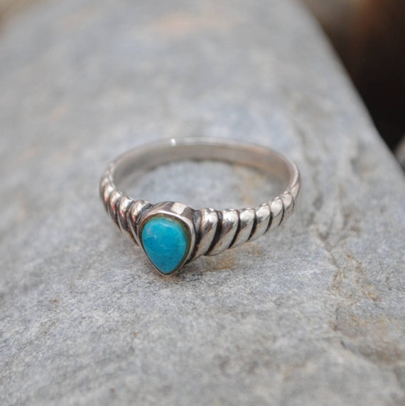 Vintage Sterling Silver Native American Ring..Turquois..Western size 7 Green.