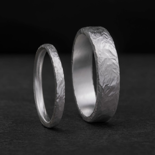 Vigselringar i hamrat sterlingsilver: Rustika Comfort Fit-ringar