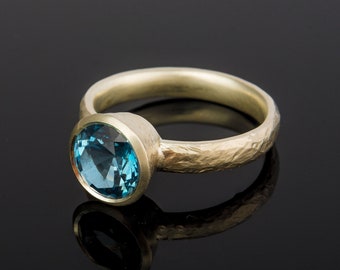 Topaz ring in 18k gold, London blue topaz ring, gold engagement ring, textured gold ring, comfort fit, Blue stone ring, natural gemstone