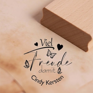 Motivstempel Viel Freude damit mit Herz Schmetterling Motiv - inkl. Name personalisierter Stempel Ø 48 mm Holzstempel handmade Geschenk