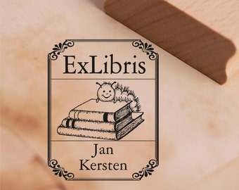 Ex Libris Stempel Bücherraupe mit Name - Vintage Rahmen - Exlibris Motivstempel 38 x 48 mm - Exlibris Geschenkidee Bücher Buch Kinder Schule