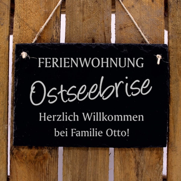 Ferienwohnung personalisiert Herzlich Willkommen Schild - Schiefertafel graviert Wohnungsdeko 22x16 - Name Familie Wunschtext Urlaub Ferien