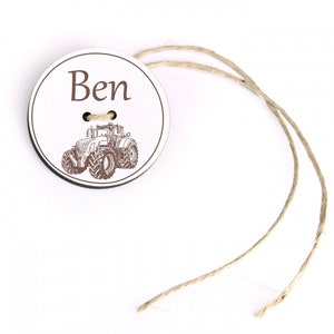 Remorque de cartable avec nom et motif tracteur - Enfants Cadeau Inscription Scolaire Retour à l’école Ø 5 cm - Cartable Décoration Idée cadeau Enfant École
