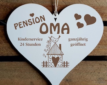 Scudo Cuore ' PENSIONE OMA » Motivo Birdhouse Cuori Decorazione Segno Scudo del Cuore Appeso Segno Decorazione Regalo Nonna Nipoti Figli Pensionato Casa