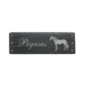 Horse box sign « HANNOVERANER » made of slate 22 x 8 cm