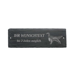 Könnte beinhalten: Ein schwarzes Schieferschild mit einer weißen, gravierten Abbildung eines Hundes und dem Text "IHR WUNSCHTEXT bis 2 Zeilen möglich."