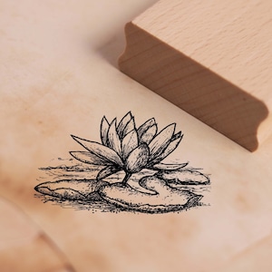 Motivstempel Seerose auf Teich - Stempel Holzstempel 48 x 28 mm - Scrapbooking Embossing Basteln Stempeln - Geschenkidee Natur Garten