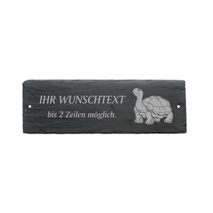 May include: A black slate sign with a gray turtle illustration and the text "IHR WUNSCHTEXT bis 2 Zeilen möglich."