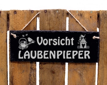 Garten Schild Schiefer graviert - Vorsicht Laubenpieper - Gartendeko zum Anhängen 22 x 8 cm - Gartenschild Gartenlaube Deko Schrebergarten