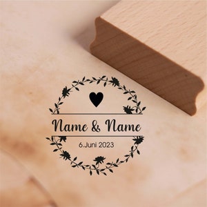 Motivstempel Herz Vintage Blumen Kranz Hochzeit Namen + Datum Stempel Hochzeitsstempel Holzstempel 48x48 Geschenk Heirat Verlobung Liebe