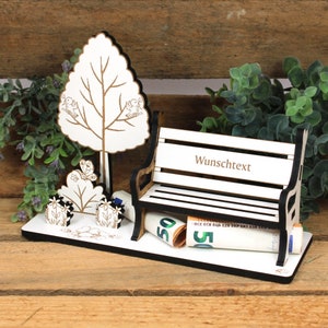 Geldgeschenk Geburtstag Bank mit Baum und Blumen - inkl. Wunschtext Name - Schild für Geld Gutschein Gutscheingeschenk