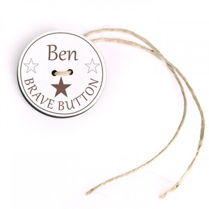 BOUTON BRAVE avec prénom et motif étoile - cadeau enfant pour la rentrée scolaire - pendentif courage Ø5cm - décoration cartable idée cadeau enfant