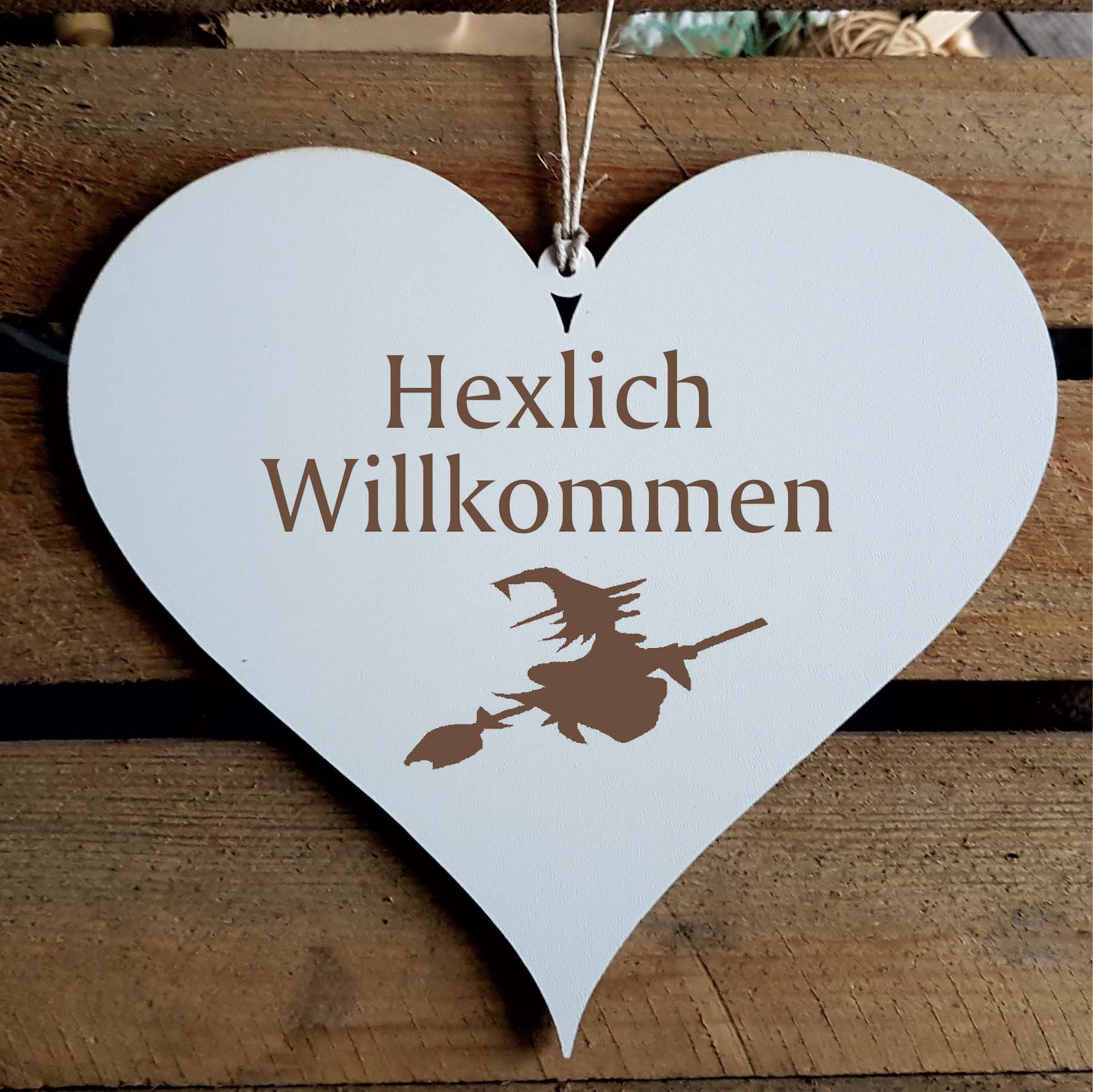 Sign HERZ «HEXLICH WILLKOMMEN»