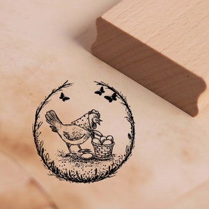 Motif Stamp Pollo con Cesta de Huevo Sello Corona Mariposas 48 x 48 mm - Sello de Madera Scrapbooking Estampados en Relieve Artesanía - Gallinas Huevo