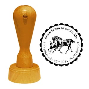 Timbro Timbro in legno Indirizzo timbro « STUTE und FOHLEN » con indirizzo personale e motivo Nome Equitazione Equitazione Maneggio Hof