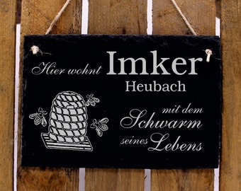 Beekeeper sign with engraving Beekeeper lives here... with the swarm of his life + name PERSONALIZED - door sign 22 x 16 cm - family beekeeper sign