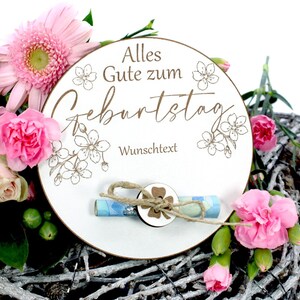Geldgeschenk mit Gravur Alles Gute zum Geburtstag inkl. Wunschtext - Kirschblüten Motiv mit Juteband und Kleeblatt Knopf Ø 13 cm Glückwunsch
