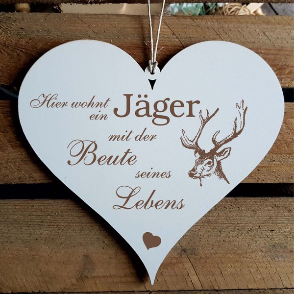 Schild Herz Hier wohnt ein Jäger mit der Beute seines Lebens • Hirsch • 13 x 12 cm • Wanddeko Herzschild • Geschenk Papa Opa Onkel Freund