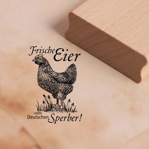 Sello con motivo de huevos frescos del gavilán alemán - Sello de madera para pollo 48 x 68 mm - Venta de huevos Embalaje de huevos Tienda de granja Tienda biológica Pollos