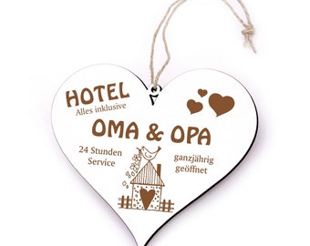 Shield Heart Saying Hotel All Inclusive Nonna & Nonno - Segno di cuore 13 x 12 cm Segno decorativo Porta Segno Inciso - Regalo Nonni Compleanno
