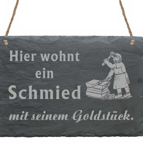 Schiefertafel Hier wohnt ein Schmied mit seinem Goldstück - 22x16 Schild wetterfest Türschild Goldschmied Geschenk Papa Opa Onkel Freund