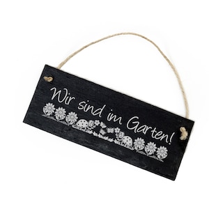 Schiefertafel « Wir sind im Garten » 22x8 Schild Blumen Marienkäfer wetterfest Türschild Gartenschild Geschenk Familie Oma Opa Dekoration