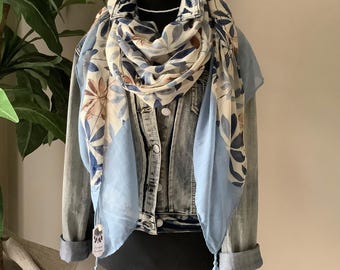 Bufanda para mujer con estampado floral tribal, bufanda ligera de estilo bohemio, chal con borlas, bufanda popular y superventas.
