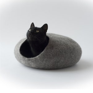 Pets bed / Cat bed - cat cave - cat house - eco-friendly handmade felted wool cat bed - natural gray - cat cave