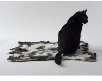 Alpaca fleece Sheep fleece Cat Bed Cruelty Free Felted Fleece Rug - Primitive Modern Gray Pet Bed - pet mats pads