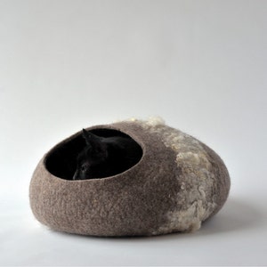 Pets bed / Cat bed - cat cave - cat house - eco-friendly handmade felted wool cat bed - cat cave