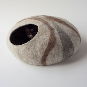 Pets bed / Cat bed - cat cave - cat house - eco-friendly handmade felted wool cat bed - eco friendly wool - cat cave
