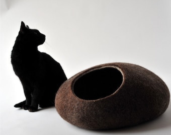 Handmade Felted Wool Cat Cave – Eco-Friendly Pet Bed
