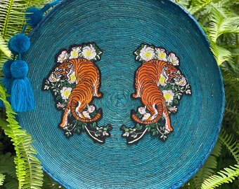 Into The Jungle Turquoise Tiger Straw Round Banjo Bag