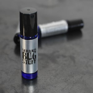Botella roll-on de Serious Bug Stuff