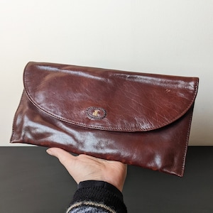 Clutch Pochette de cuero marrón castaño de los años 80 de Jacques Esterel Paris