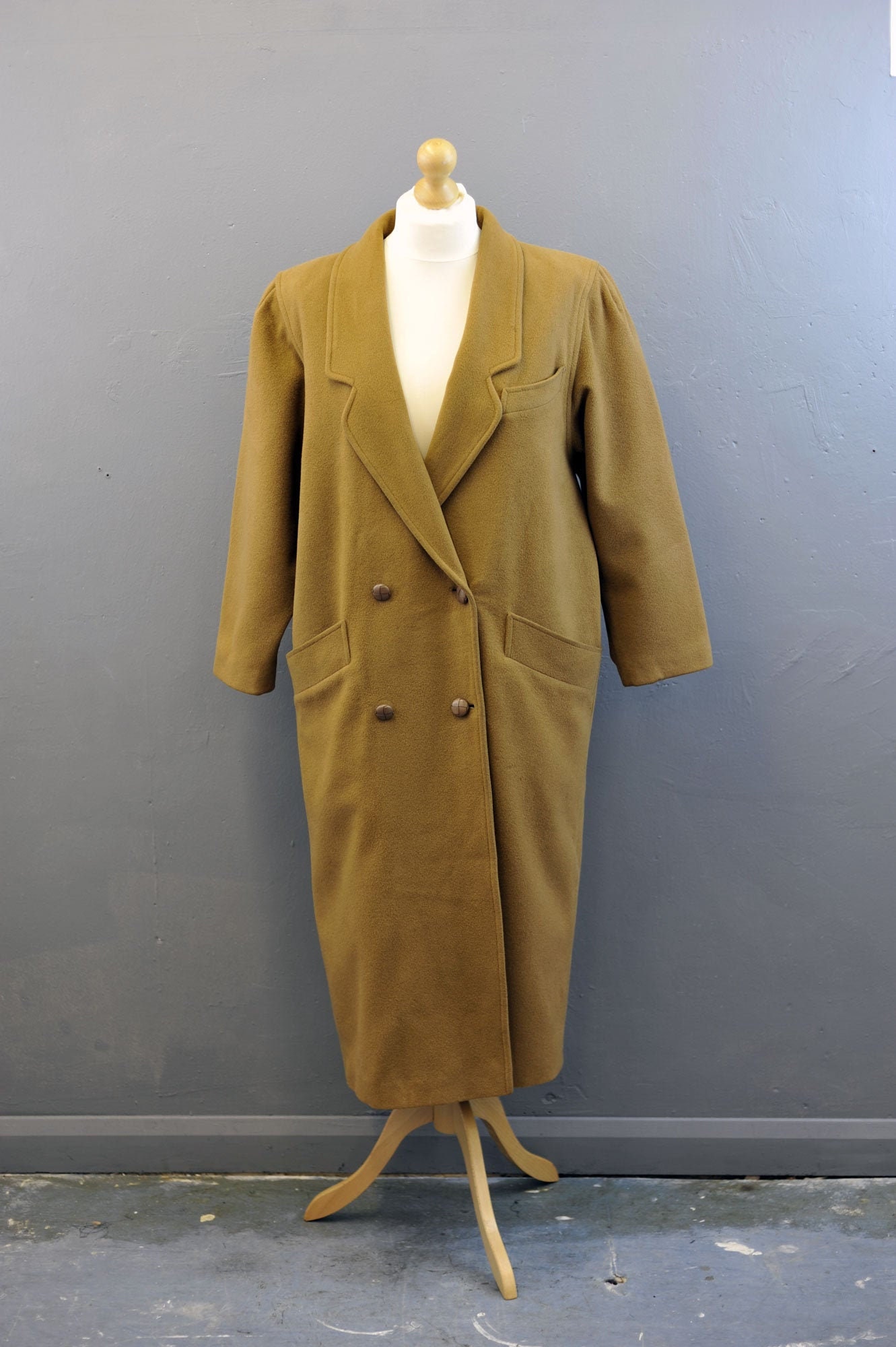 Image of S Long Cashmere Wool Coat in Camel Brown, Size Medium Large