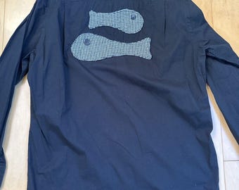 CAMISA DE PESCADO Camisa de algodón Izod para hombre, talla 40 (EE. UU.), grande, con aplique de pez reciclado