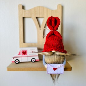 Gnomo del día de San Valentín, gnomo con carta de amor, gnomo barbudo, decoración de bandeja escalonada, regalo de gnomo, gnomo de amor, gnomo de corazón, gnomo de dulces, gnomo XoXo