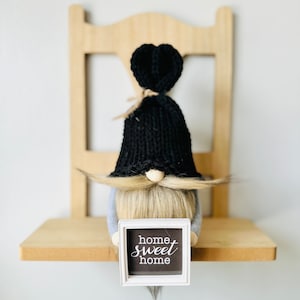 Knit Home Sweet Home Gnome: gelaagd dienbladdecor