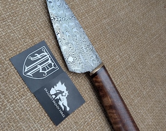 Cuchillo de chef pequeño forjado a mano con mosaico de Damasco estabilizado y mango de koa figurado.