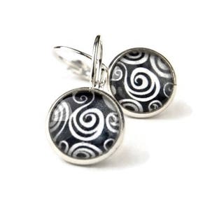 Black and White Abstract Design Earrings | Curly Que Pattern