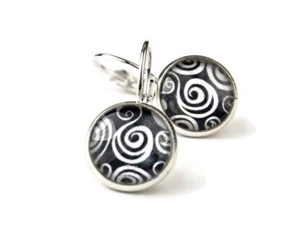 Black and White Abstract Design Earrings | Curly Que Pattern