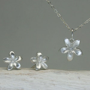 Schmuck-Set kleine Blume Ohrringe und Kette, Ohrstecker Blume, Anhänger Blume, 925 Silber, im Set oder einzeln, Silberblumen, Schmuckset Bild 1