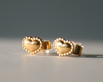 small gold stud earrings, small heart made of gold-plated 925 silver, with extra safety stoppers, golden mini studs, heart earrings